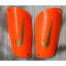 Футбольні щитки Nike