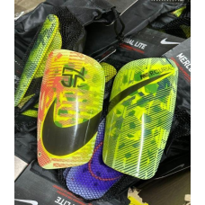 Футбольні щитки Nike Mercurial Lite