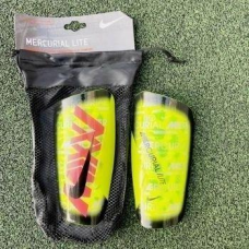 Футбольні щитки Nike Mercurial Lite