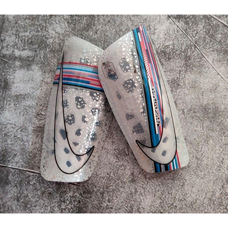 Футбольні щитки Nike Mercurial Lite