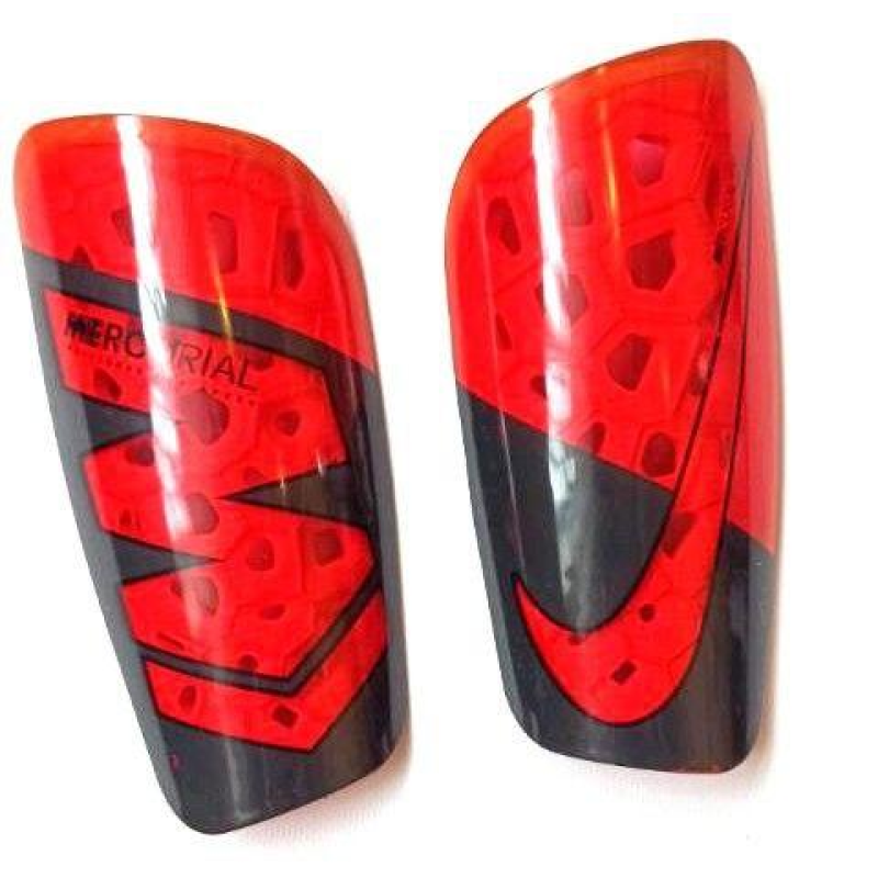 Футбольні щитки Nike Mercurial Lite