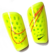 Футбольні щитки Nike Mercurial Lite