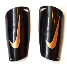 Футбольні щитки Nike