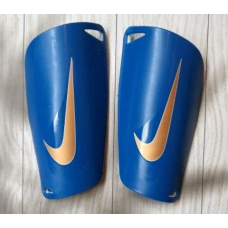 Футбольні щитки Nike