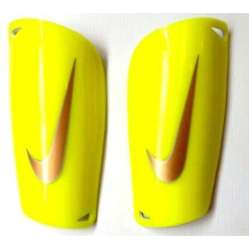 Футбольні щитки Nike